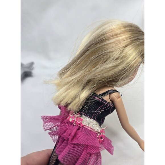Bratz Doll Birthday Bash - Cloe With Clothing- Belt Flaws - Picture 6 of 16